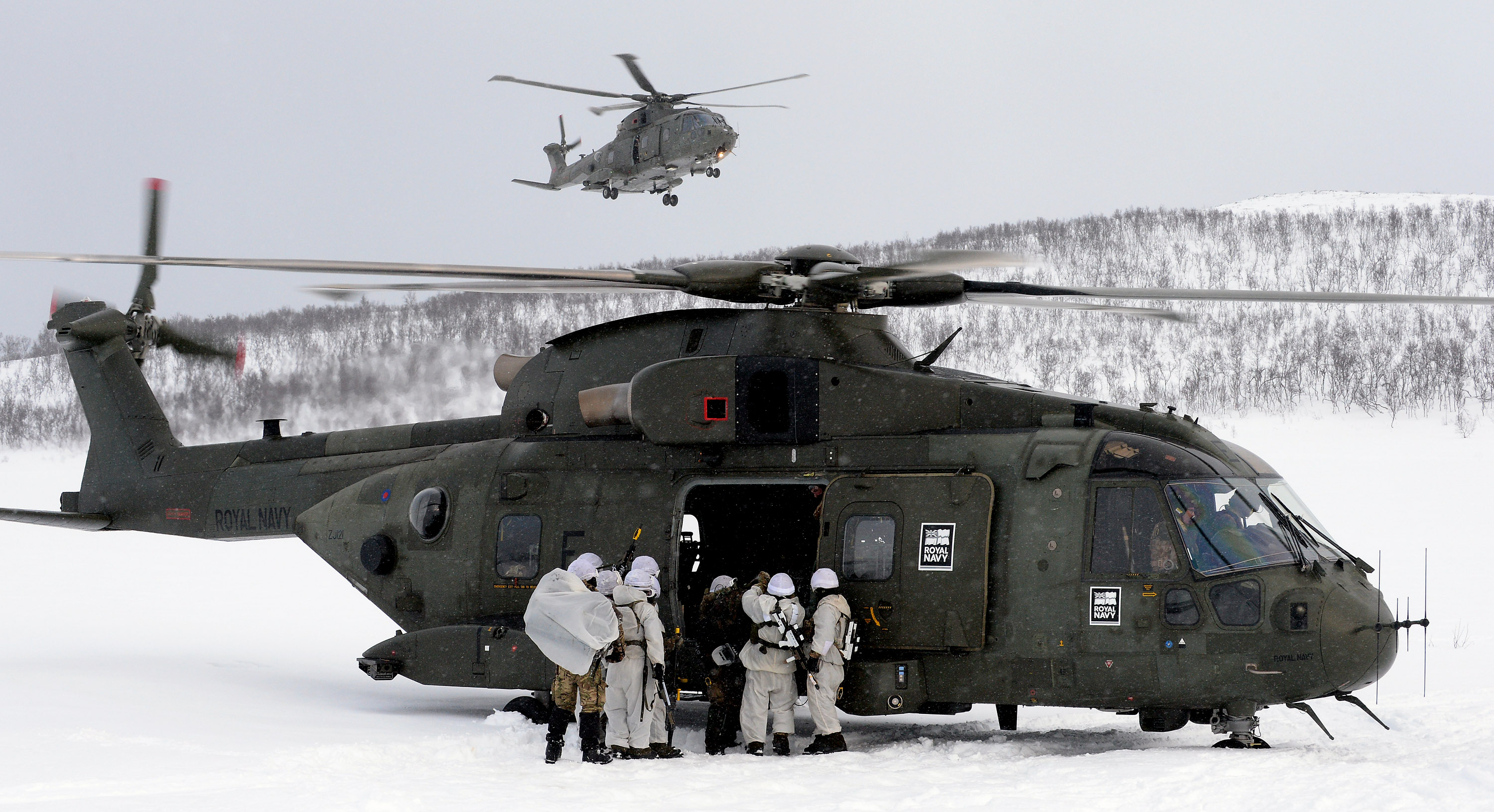 Two_Commando_Helicopter_Force_Merlin_Mk3_helicopters_on_exercise_in_northern_Norway_MOD_45158523.jpg